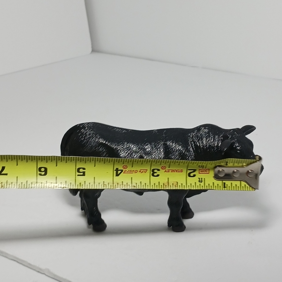 1/16th Scale Little Buster Black Angus Bull toy farm - Picture 4 of 6